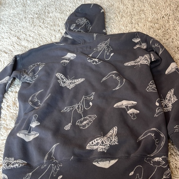 Sweatshirt - Picture 4 of 4